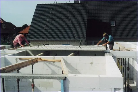 Fertigung beziehungsweise Montage von Fertigteildecken
